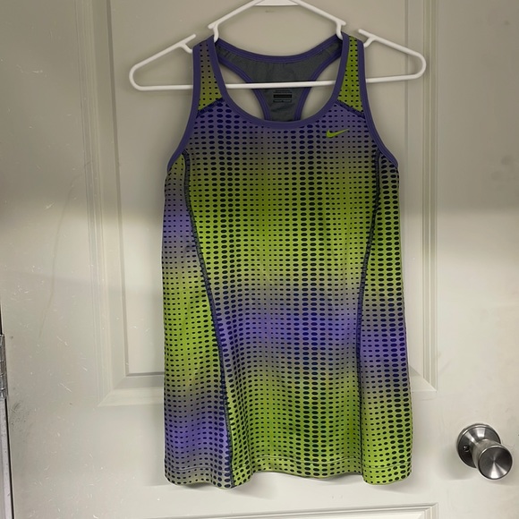 Nike Tops - Women’s Nike workout tank top size medium